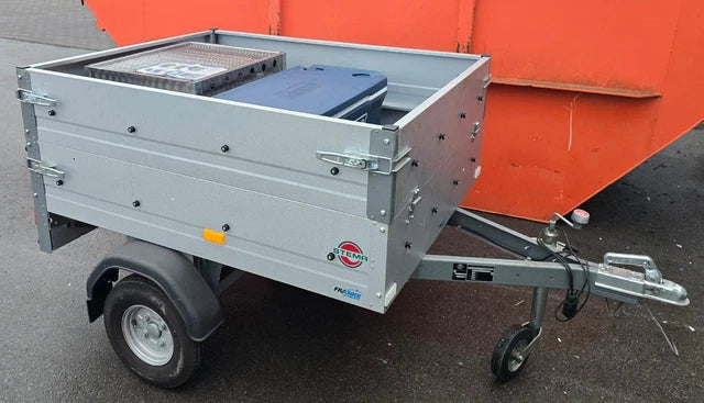 Grill mobile per feste con ghiacciaia su rimorchio per auto