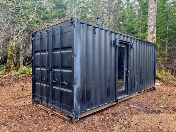 Mini-unità abitativa o ufficio su misura, realizzata a partire da un container/box trailer (tipo Conex) indipendente e mobile.