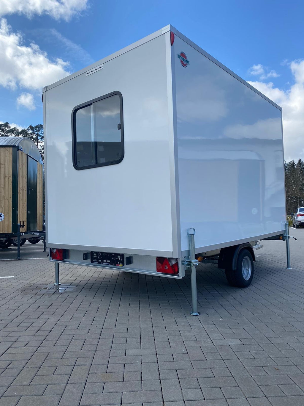 Roulotte da cantiere / Baracca da cantiere (omologata 80 km/h) – Dimensioni 310x200x200 cm – Gancio traino per autovettura